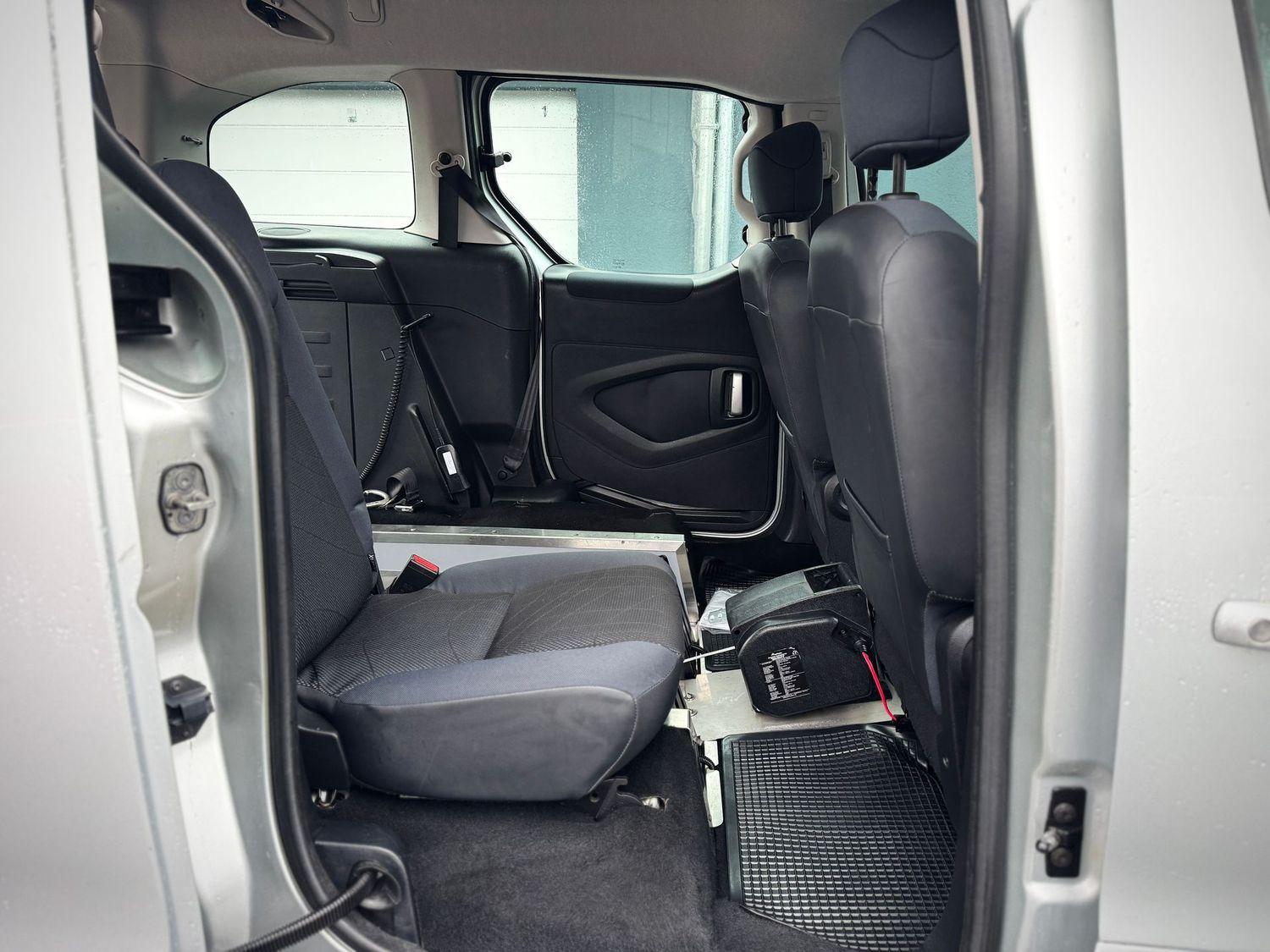 Peugeot Partner 'Behindertengerecht-Rampe'E.Seilwinde'Kl
