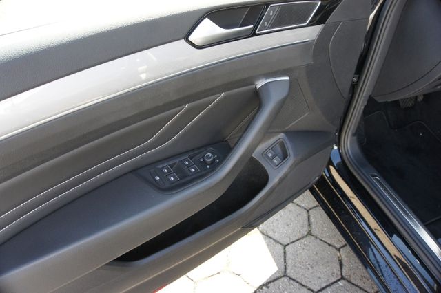 Fahrzeugabbildung Volkswagen Passat Var. 1.4 TSI DSG GTE LEDER 360° MATRIX