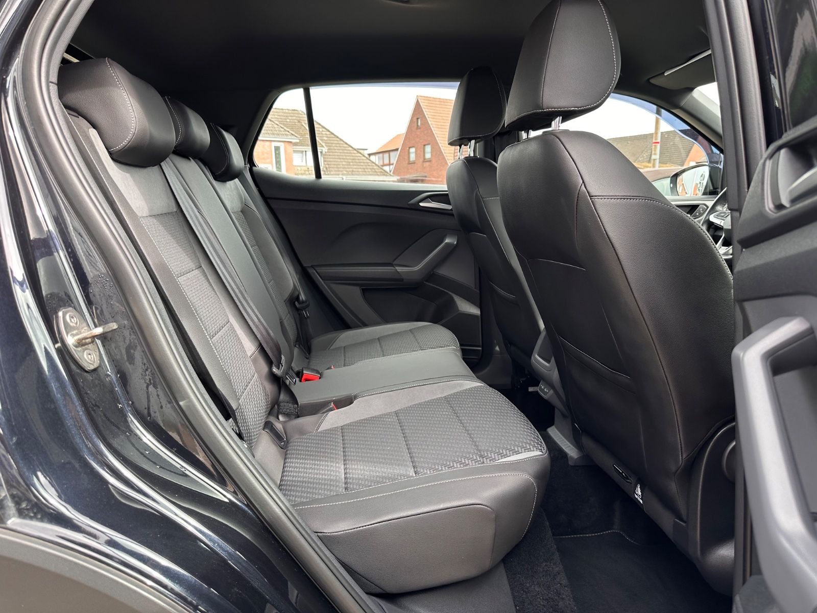 Fahrzeugabbildung Volkswagen T-Cross Style R Line 1.5 TSI DSG LED/Navi/ACC/AP