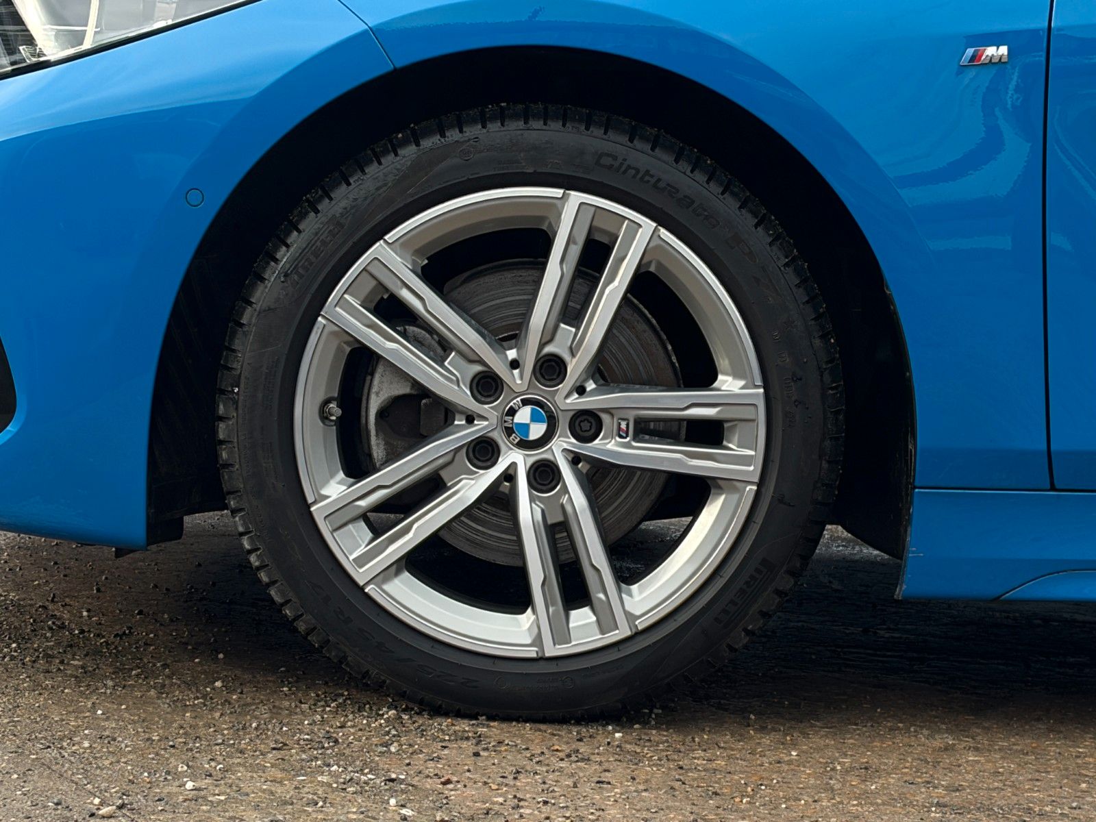 Fahrzeugabbildung BMW 118i M Sport Leder PANO TEMP CAM LED HiFi