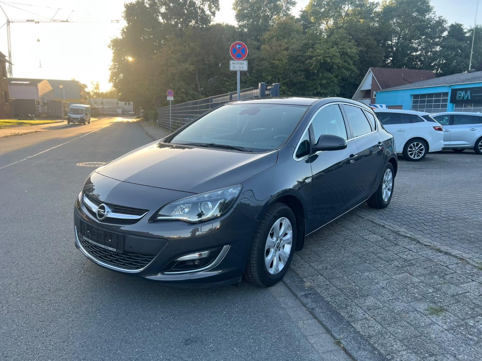 Opel Astra J Lim. 5-trg. Innovation, Navi, Xenonlicht