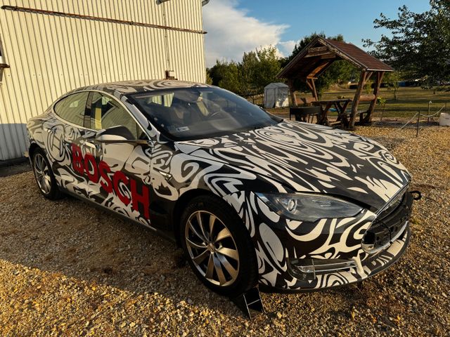 Tesla Model S 85