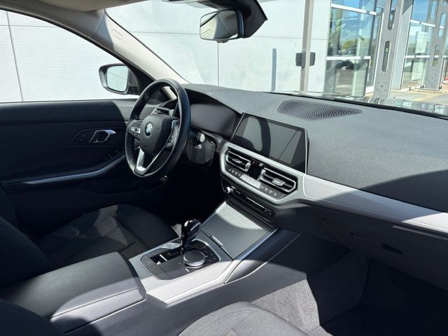BMW 320 d xDrive Touring Advantage Navi WLAN DAB LED foto 11