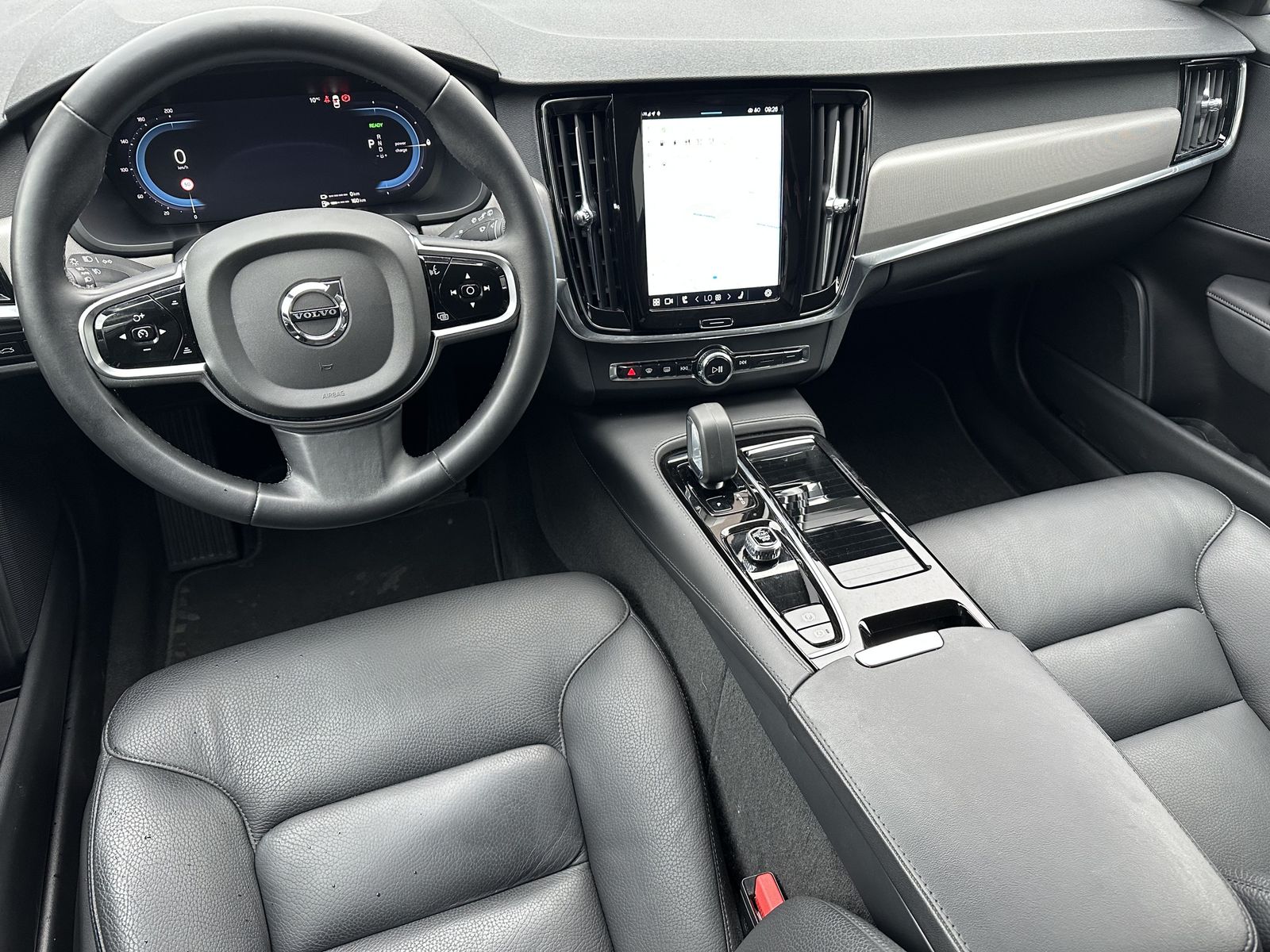 Fahrzeugabbildung Volvo V90 T6 Recharge AWD Core NAV+LED+KAM+AHK+VC+ACC