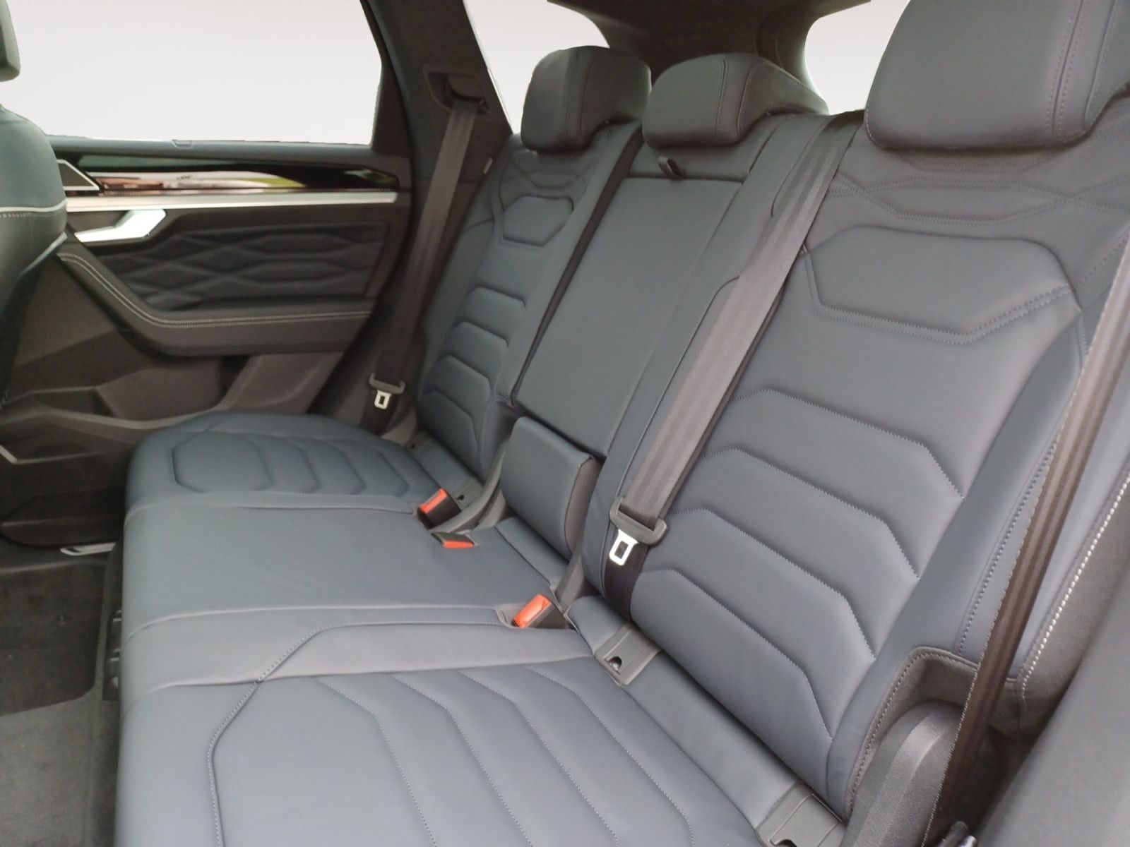 Fahrzeugabbildung Volkswagen Touareg R-Line FINAL EDITION Black Style VOLL