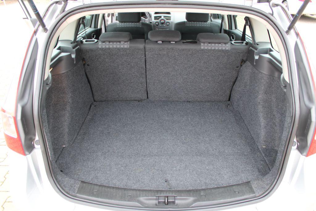 Renault Megane 2009 — photo 11