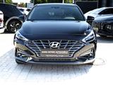 Hyundai i30 1.5 T-GDI ADVANTAGE NAVI KAMERA LED SHZ PDC - Hyundai i30: Advantage