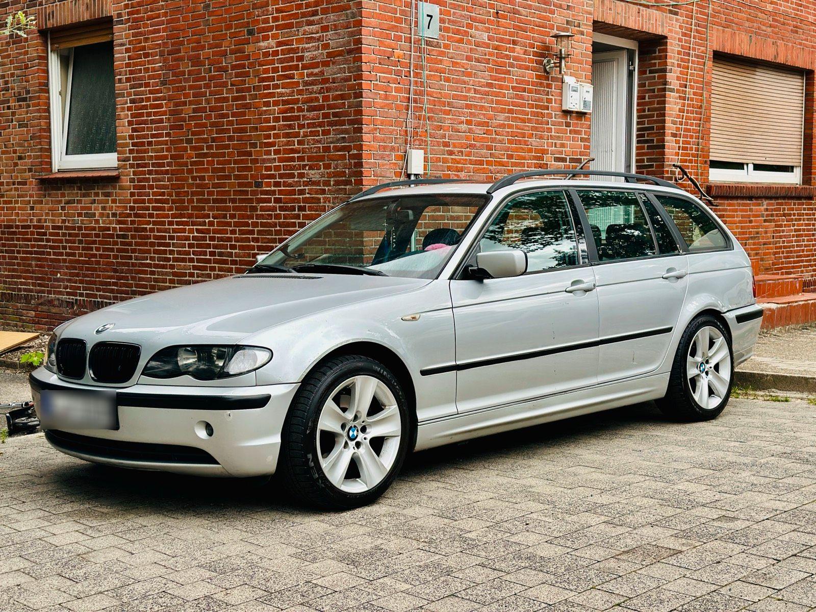 BMW 320 2005 — rear view