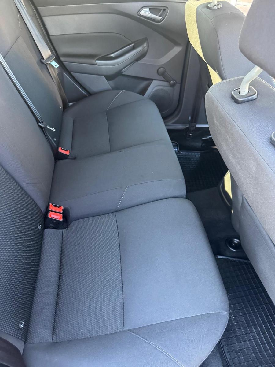 Ford Focus 2015 — photo 10