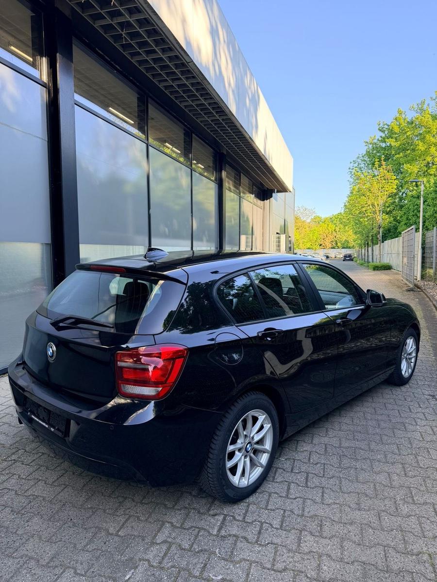 BMW 114 2012 — салон