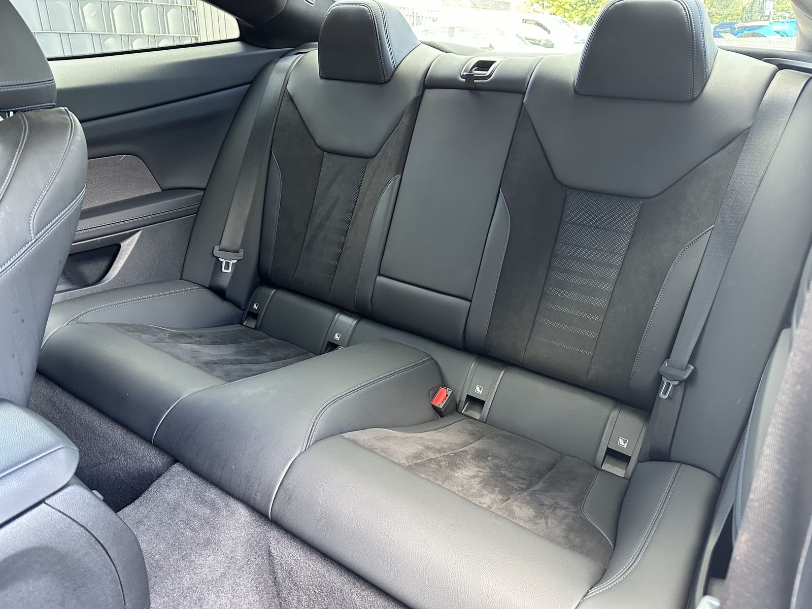 Fahrzeugabbildung BMW 420d Coupé M-Sport NAV+LED+AHK+HEAD-UP+360°+19ZO