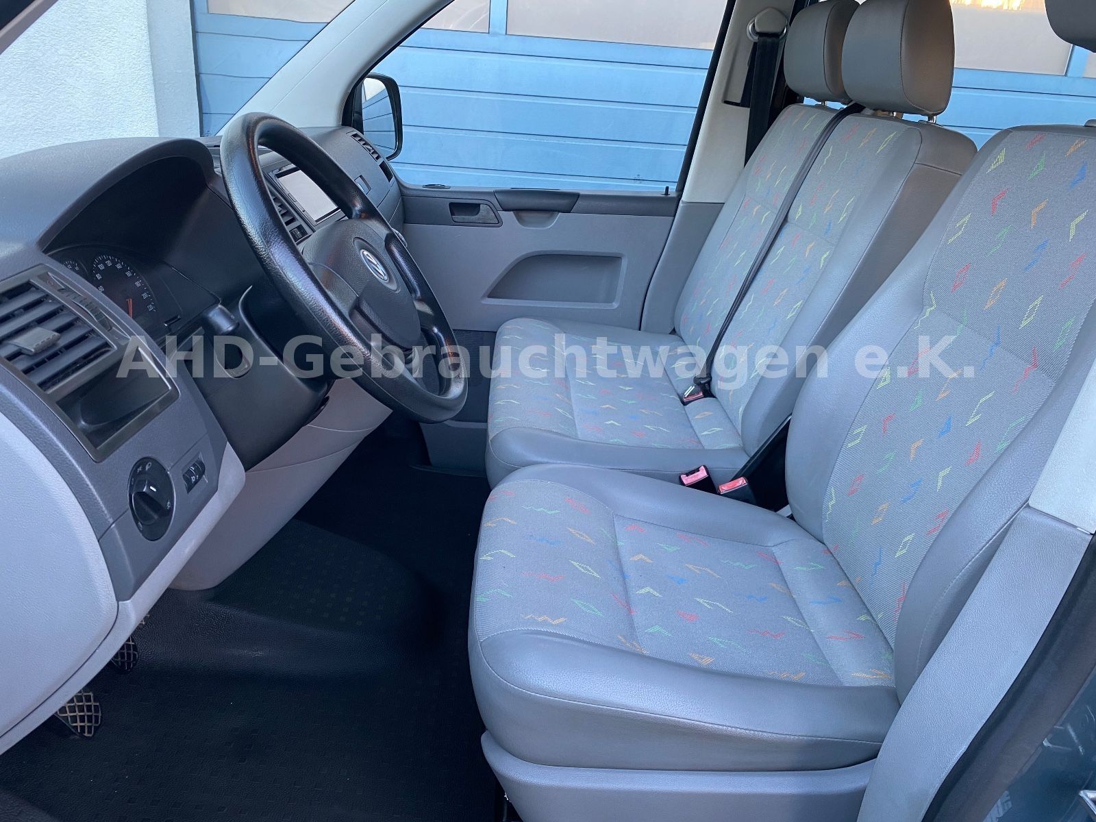 Fahrzeugabbildung Volkswagen T5 Langer Radstand 1.9 TDI 9-Sitzer Klima AHK