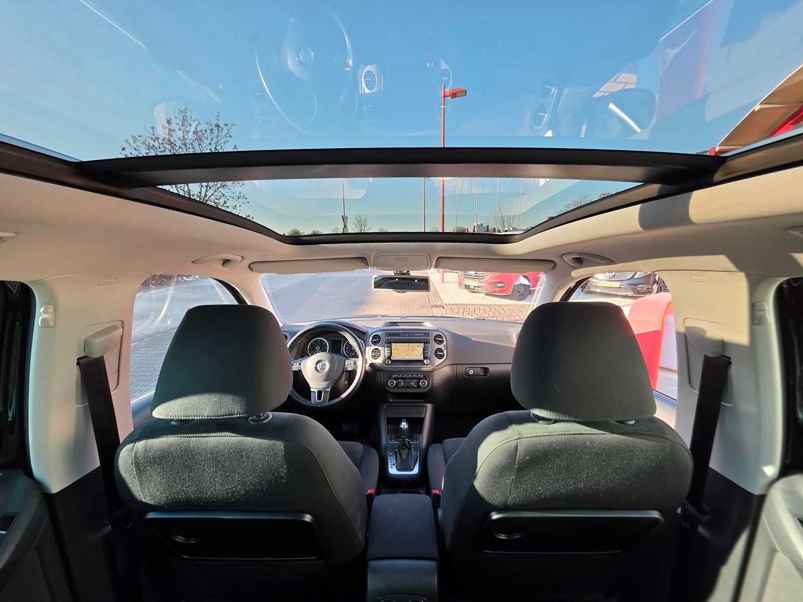 Fahrzeugabbildung Volkswagen Tiguan 2.0 TDI 4x4/Bi-Xenon/Navi/Pano/Ahk