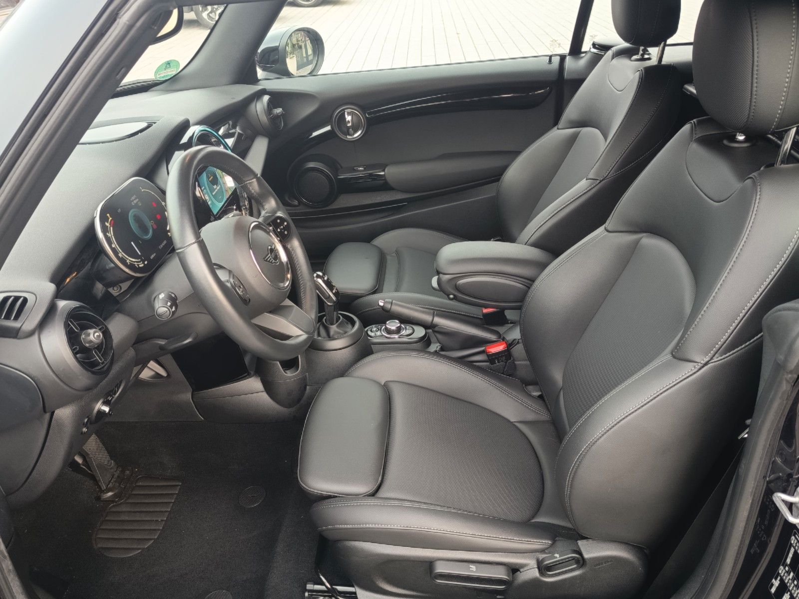 Fahrzeugabbildung MINI COOPER Cabrio Cooper Classic Trim