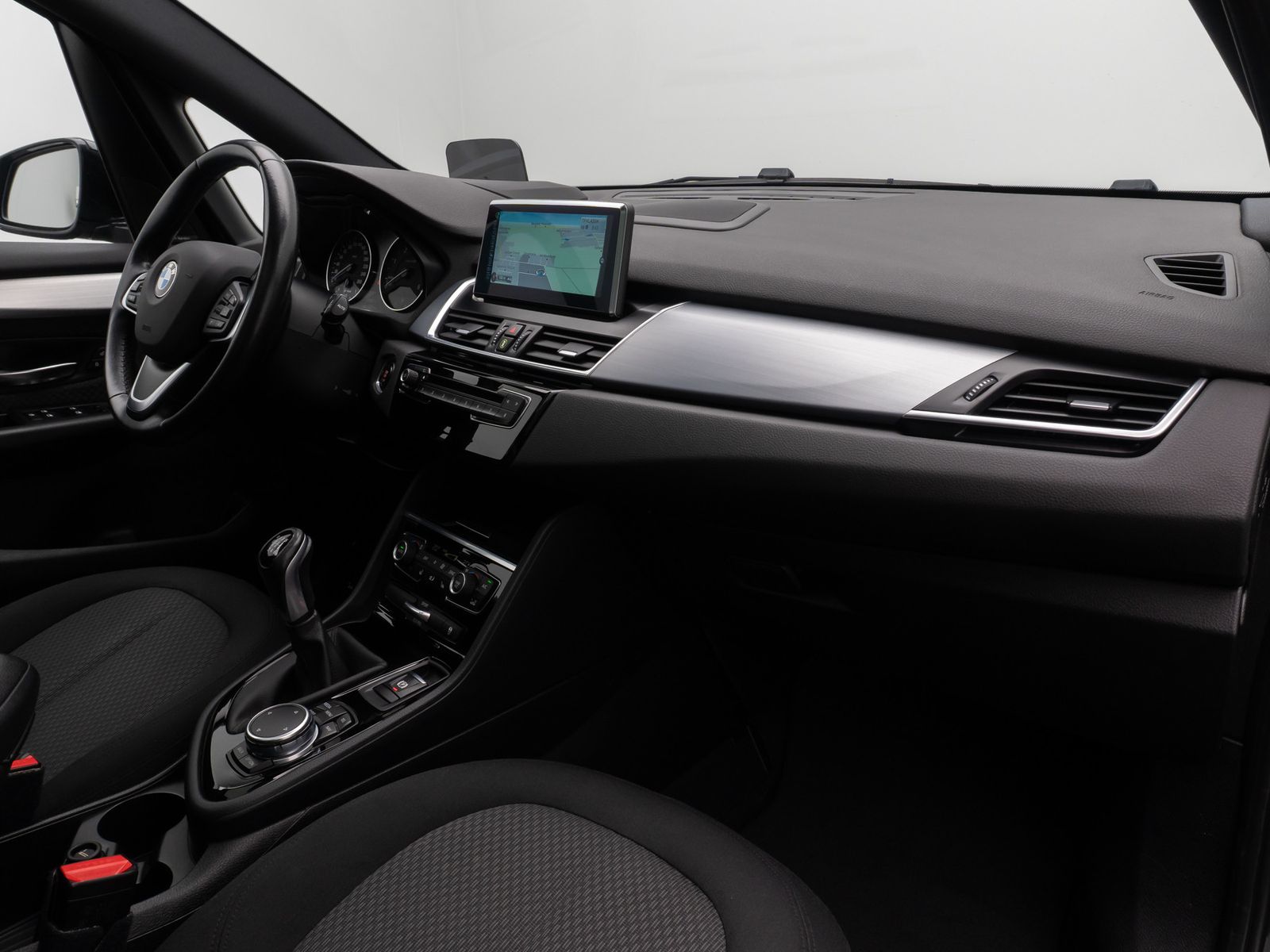 Fahrzeugabbildung BMW 220d Active Tourer HUD NaviPlus H/K Panorama DAB