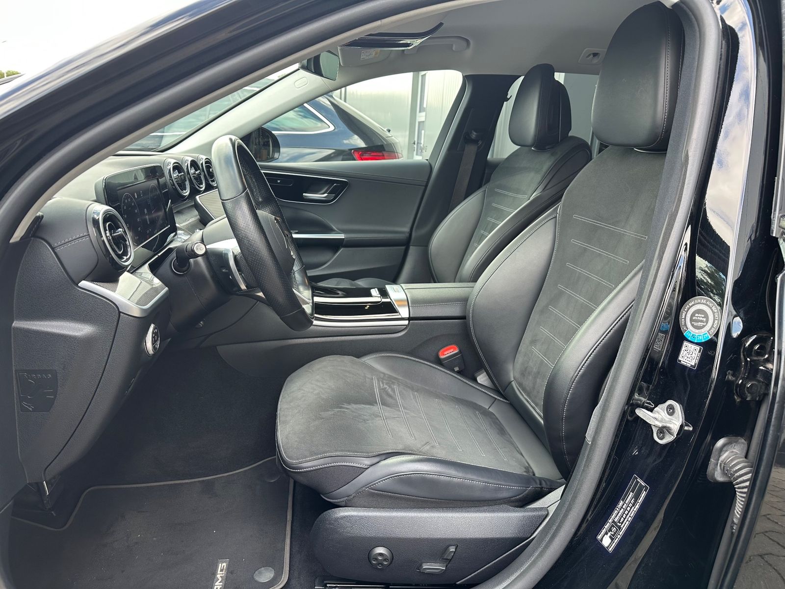Fahrzeugabbildung Mercedes-Benz C 220 d T AMG-Line Night-Paket NAV+LED+KAM