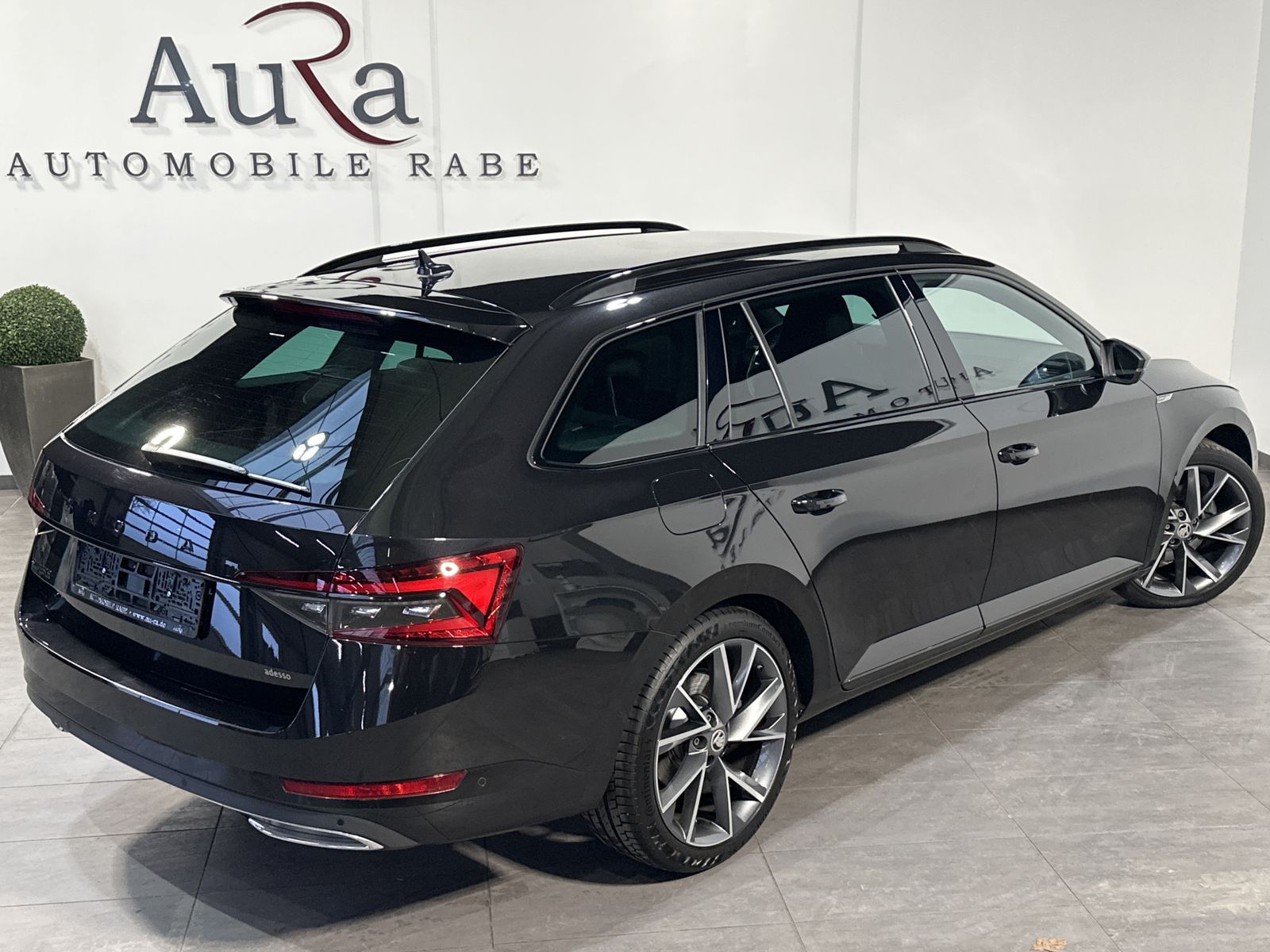 Fahrzeugabbildung SKODA Superb Combi Sportline NAV+LED+AHK+KAMERA+ACC+VC