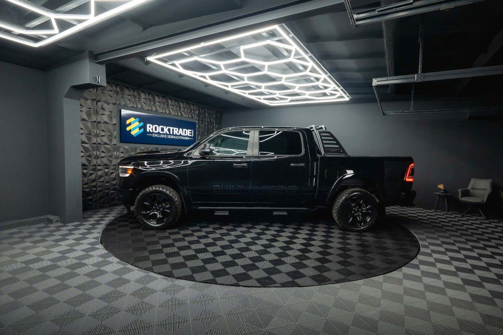 Fahrzeugabbildung Dodge RAM 5.7 V8 HEMI 4x4 Built to Serve AXLE LOCK FOX