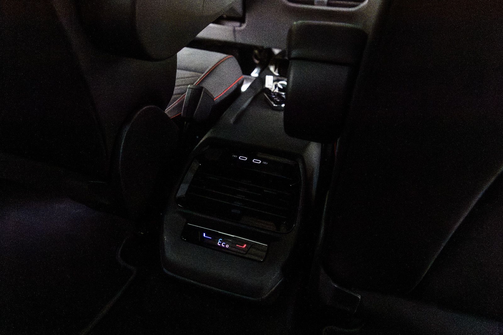 Fahrzeugabbildung Volkswagen ID.4 250 GTX 4Motion IQ-LED+AHK+E-SITZE+PANO+HuD