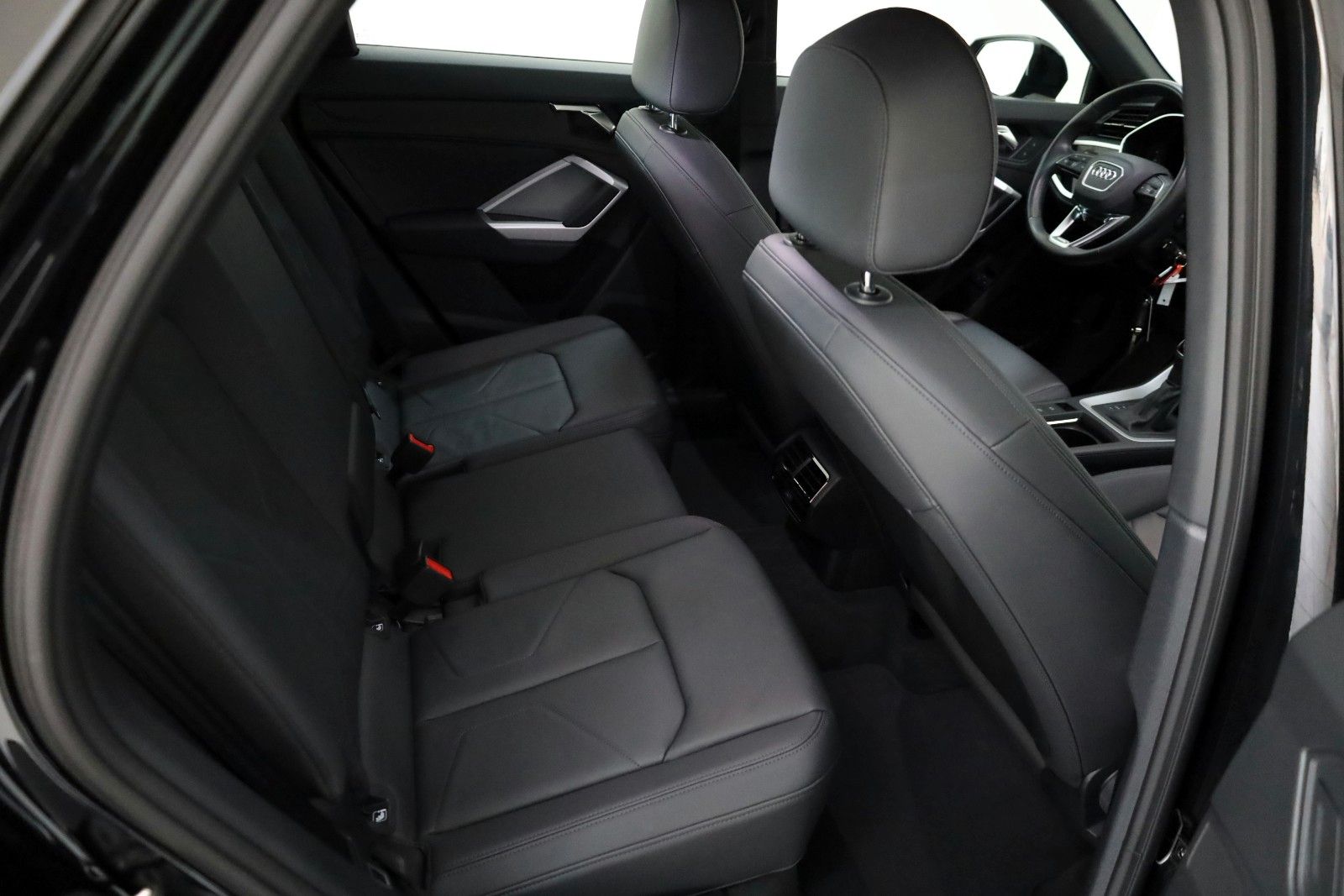 Fahrzeugabbildung Audi Q3 Sportback 45 TFSI e, Leder,Navi,SH,Kamera,AHK