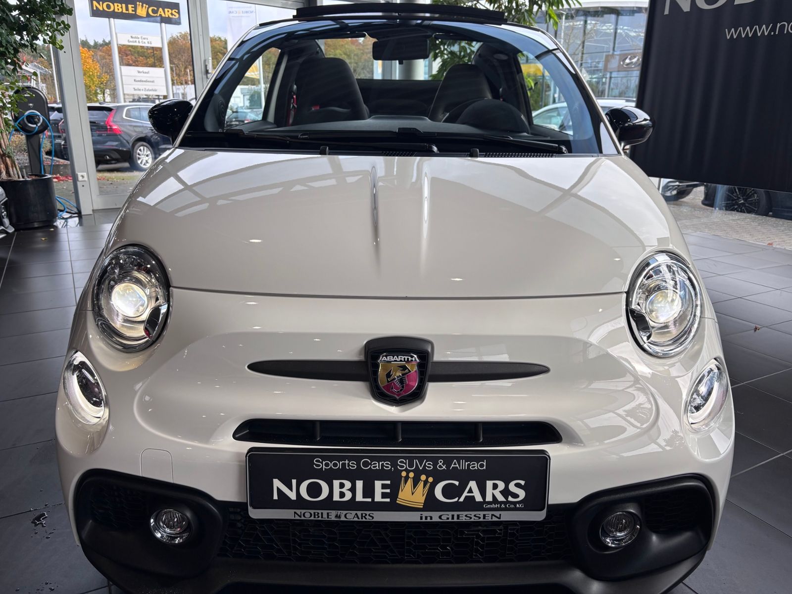 Fahrzeugabbildung Abarth 595 C esseesse BEATS XENON NAVI ALU