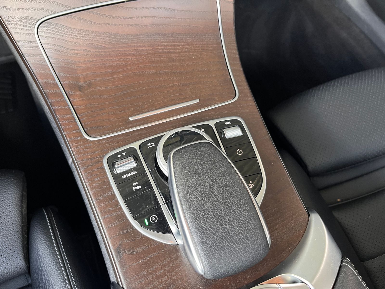 Fahrzeugabbildung Mercedes-Benz C 300 Cabrio  9G-TRONIC LED NAV SHZ PDC 17"