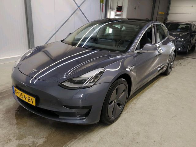 Tesla Model 3 Standard RWD Plus [ TREKHAAK+AUTOPILOT+6