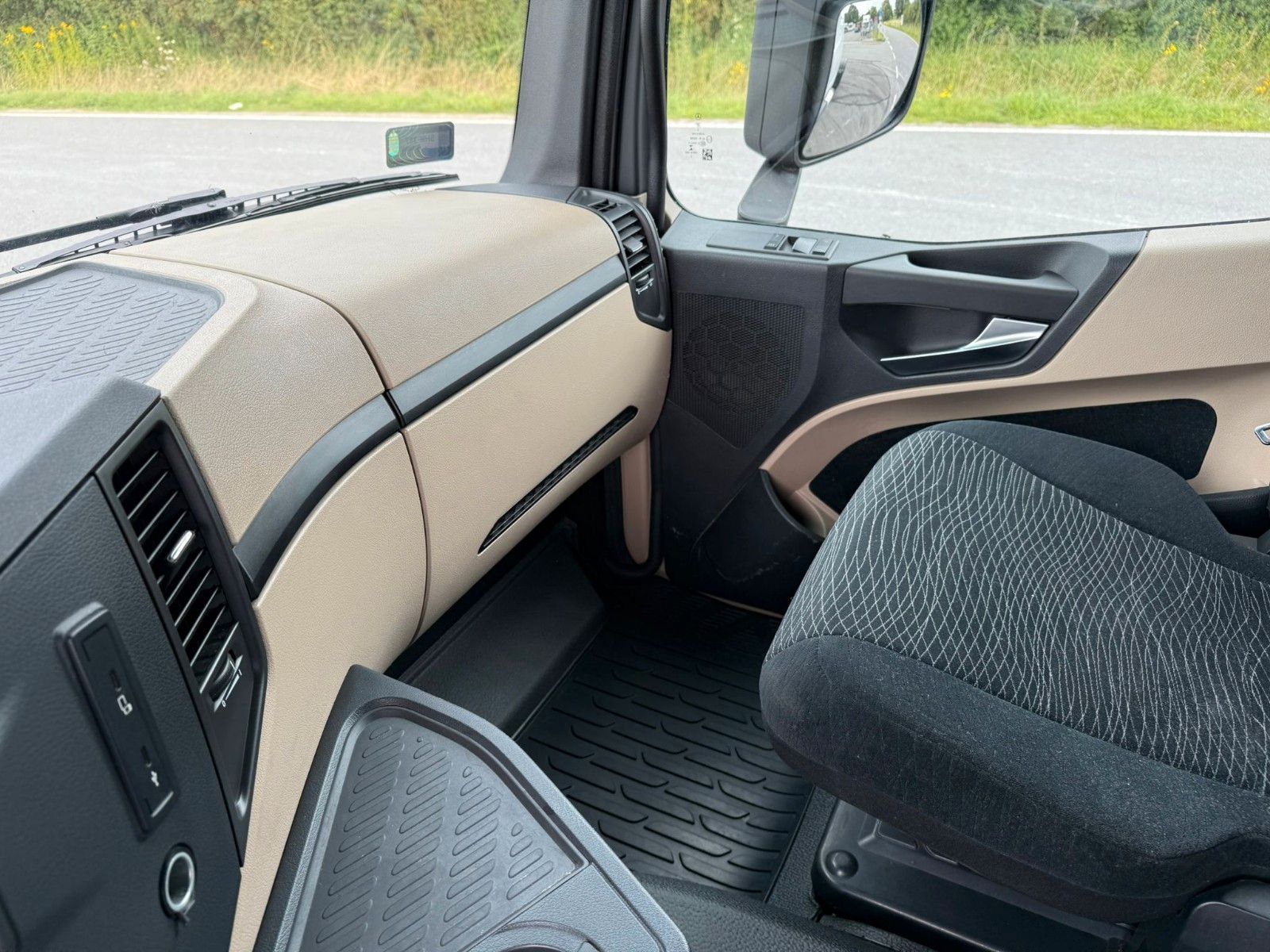Fahrzeugabbildung Mercedes-Benz ACTROS 1846 LS 4x2 mit ADR