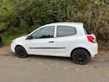 Renault Clio Yahoo! 1.2 16V 75 Yahoo! - Renault Clio mit Benzin-Antrieb: Limousine, Yahoo