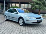 Renault Laguna Authentique 1.8 16V - Renault Laguna mit Benzin-Antrieb: Limousine, 1.8