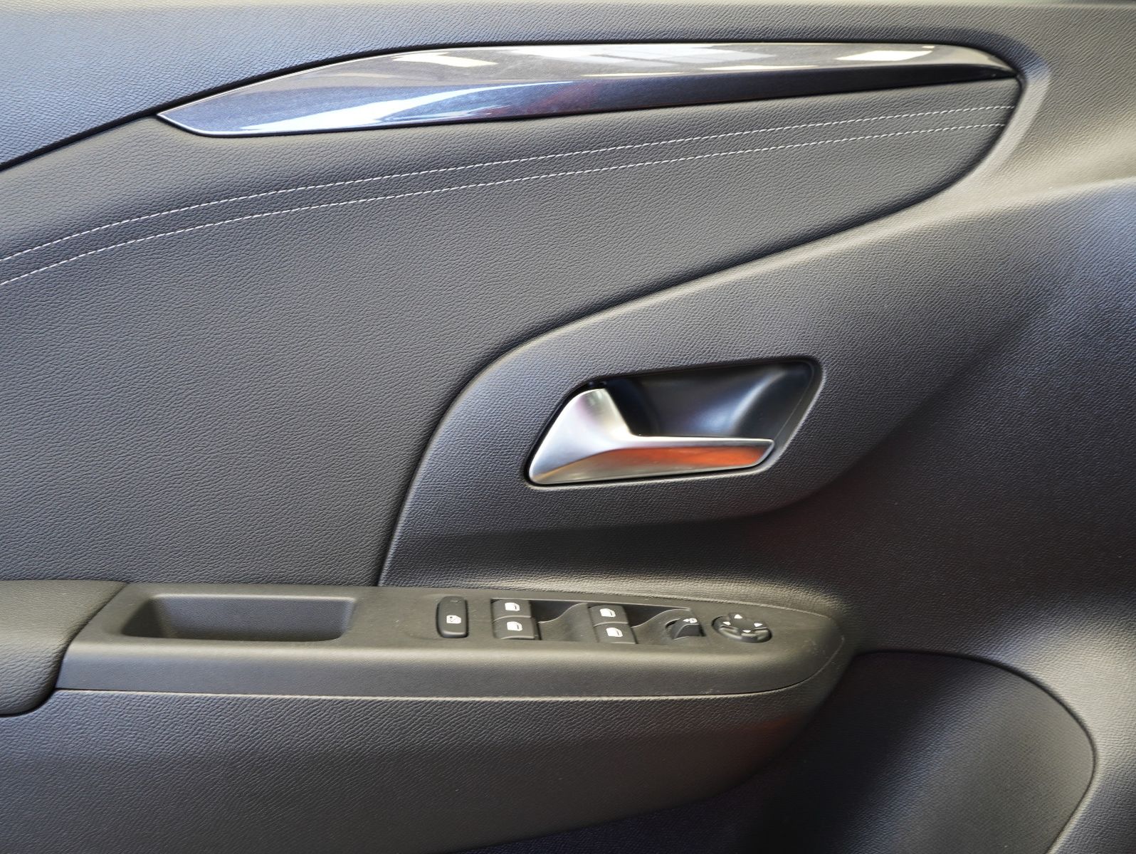 Fahrzeugabbildung Opel Corsa F e Elegance LED/CARPLAY/DAB/11KW/SOH