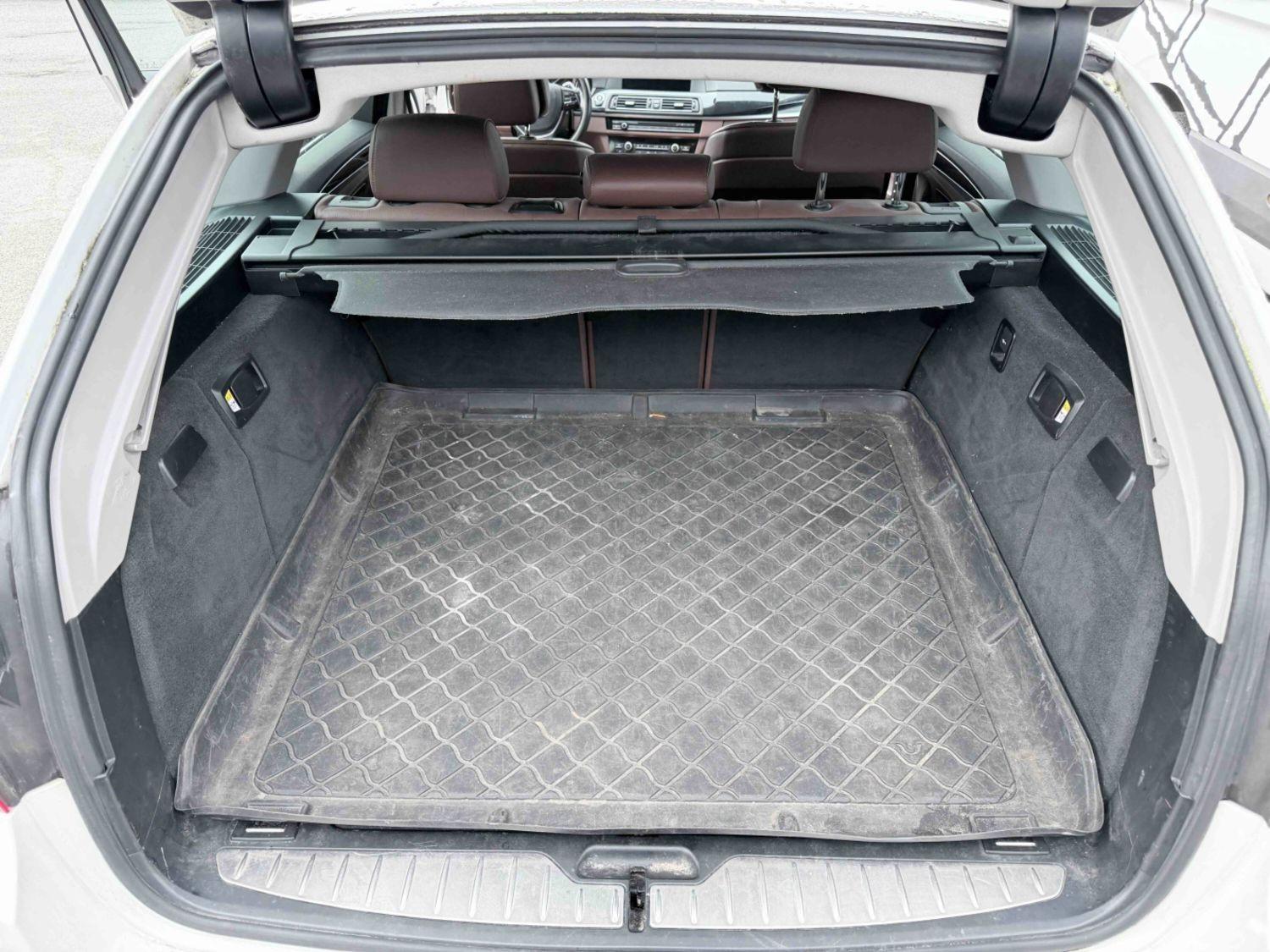 BMW 520 2011 — photo 11