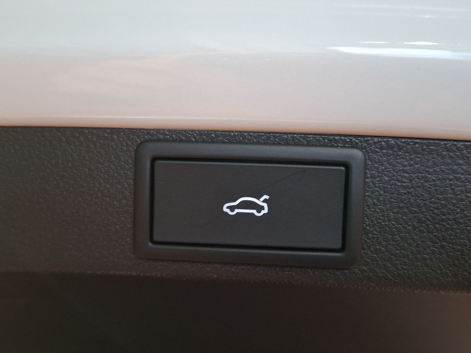 Fahrzeugabbildung SKODA Octavia Combi TDI Sportline DSG Matrix Navi HUD