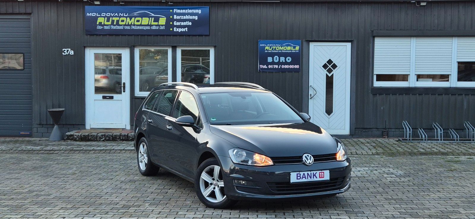 Volkswagen Golf - 1