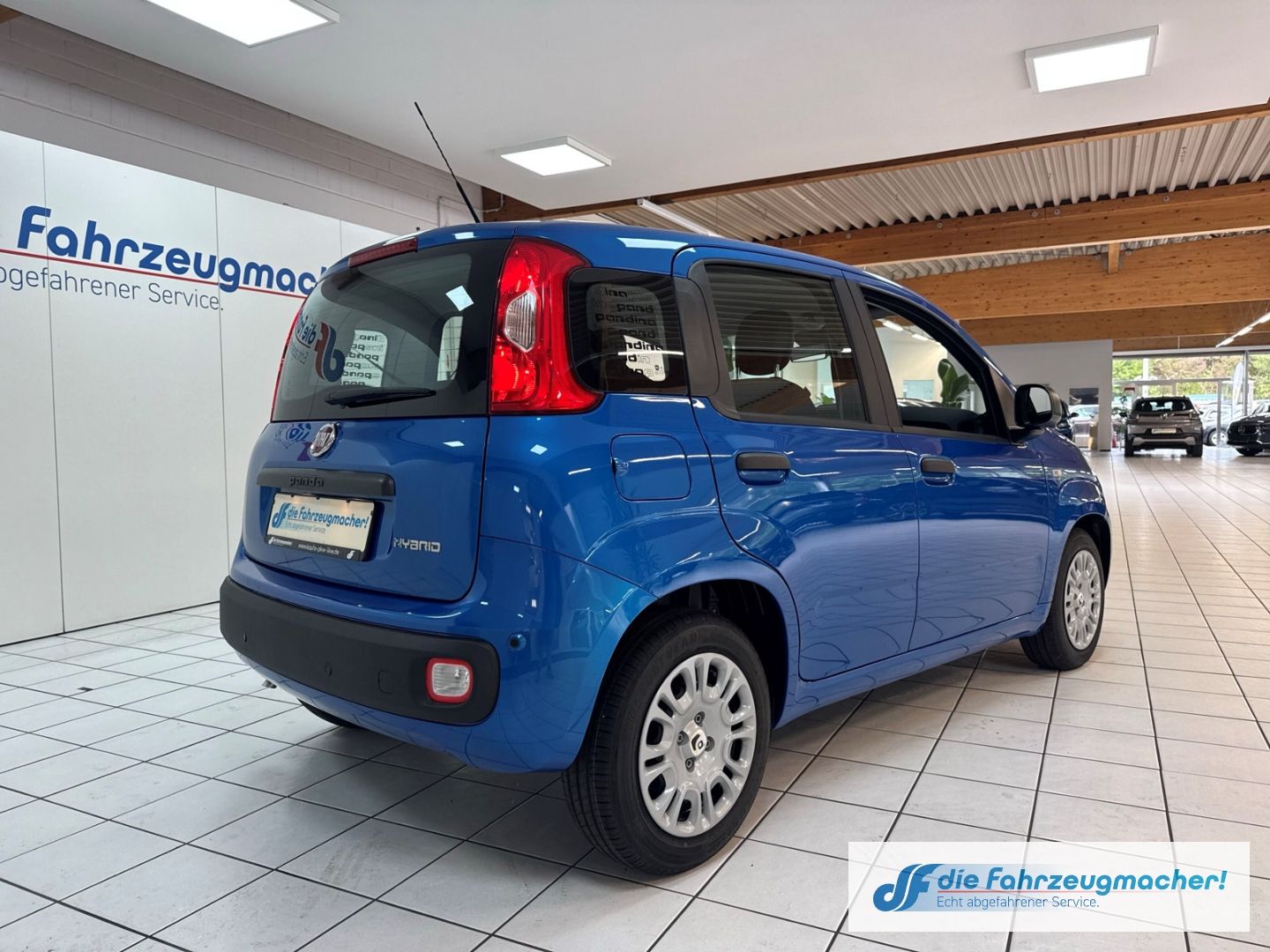 Fahrzeugabbildung Fiat Pandina Hybrid Radio BT Digitales Cockpit Spurha