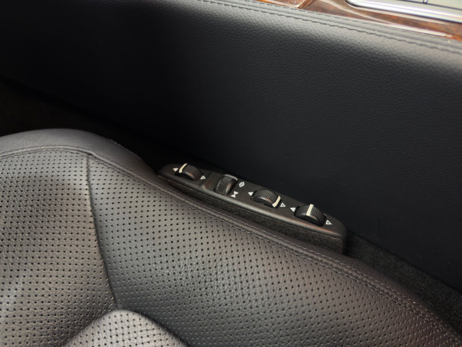 Fahrzeugabbildung Mercedes-Benz CLS 500 |AMG-LINE|H/K|PANO|AIR-MATIC|DE-FZG