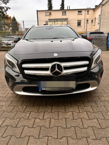 Mercedes-Benz GLA 220d 4Matic 7G