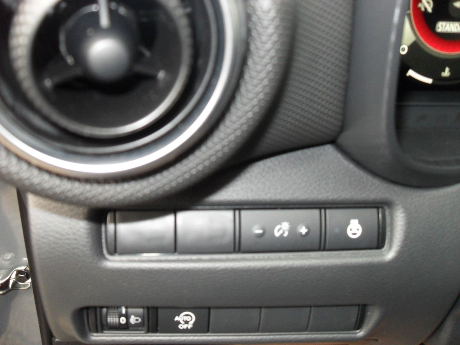 Fahrzeugabbildung Nissan Juke 1,0 N-Connecta Benzin | WP | Navi