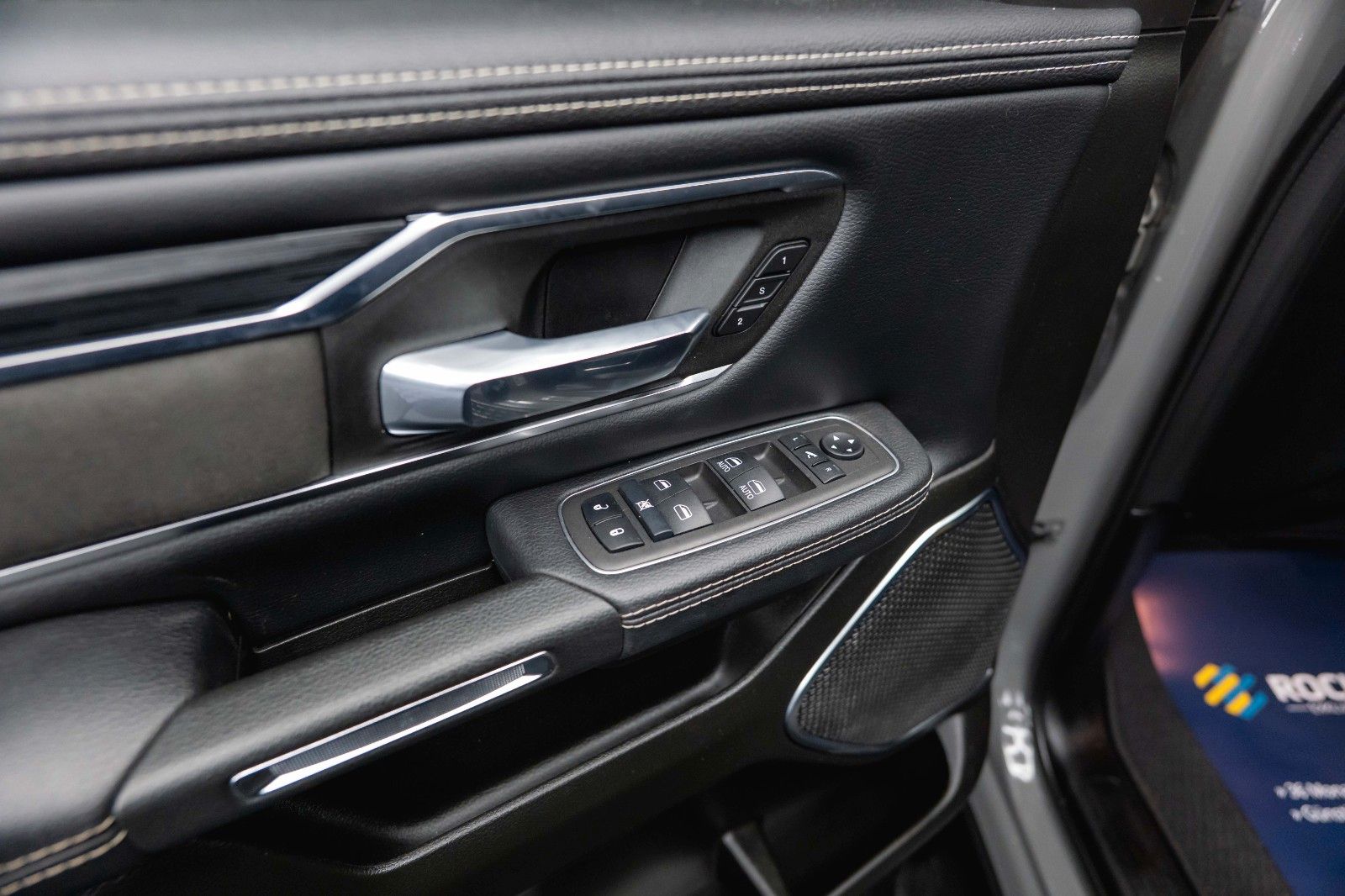 Fahrzeugabbildung Dodge RAM 5.7 V8 HEMI 4x4 NIGHT Laramie ARMY STYLE 19%