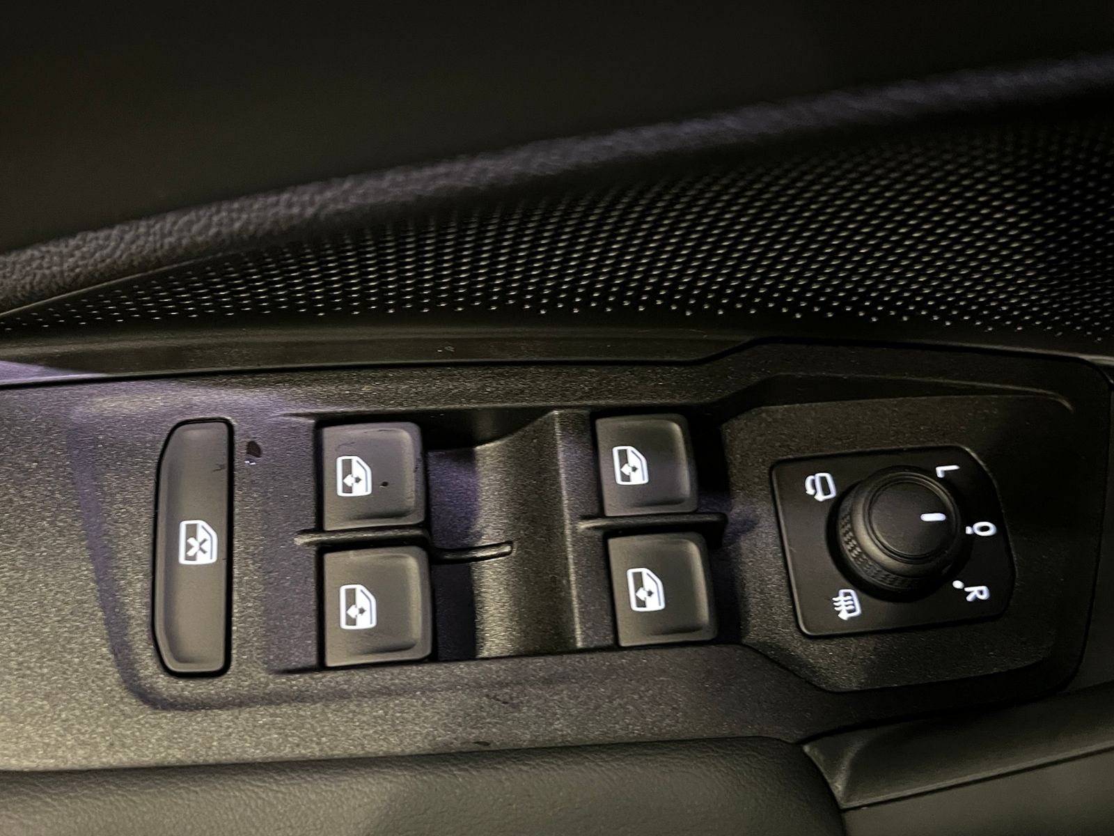 Fahrzeugabbildung Volkswagen Tiguan Life 2.0 TDI DSG *AHK, LED, Kamera, 18''-