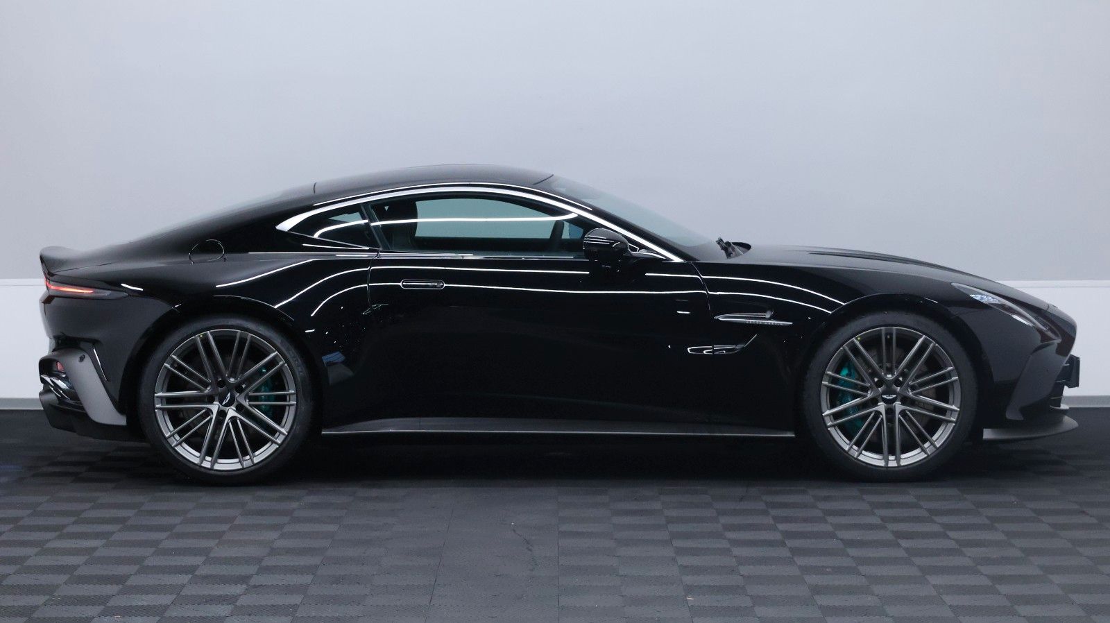 Aston Martin V8 Vantage imagem 3