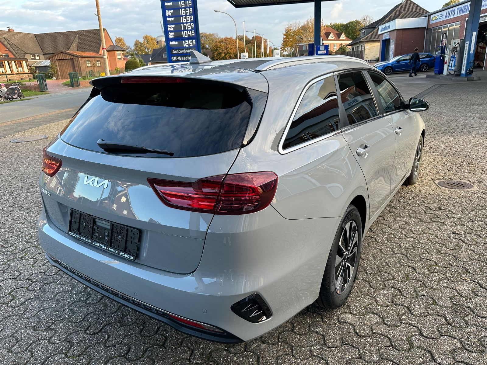 Fahrzeugabbildung Kia Ceed Sportswagon 1.0 T-GDi DCT Navi/GRA/Shzg/PDC