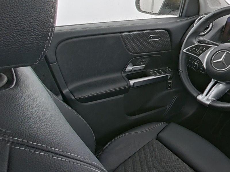 Fahrzeugabbildung Mercedes-Benz GLB 180 7G Progressive AHK+R-Kamera +LED+DAB+IHC