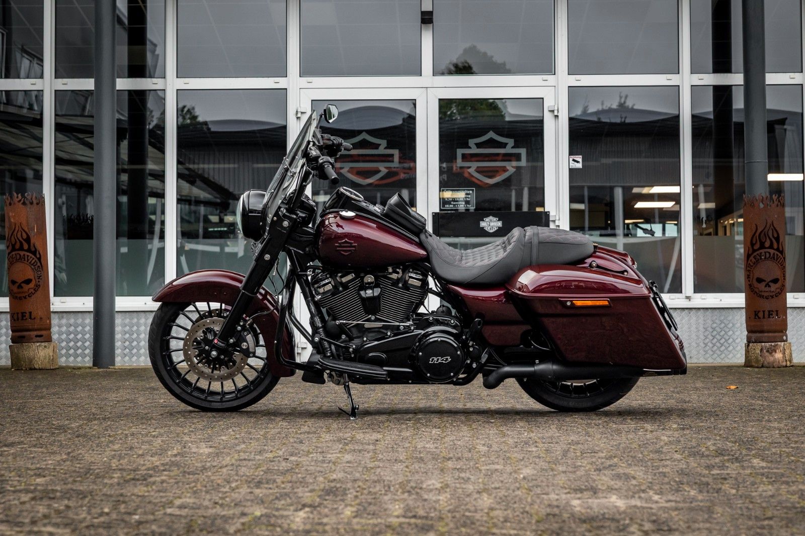 Fahrzeugabbildung Harley-Davidson FLHRXS ROAD KING SPECIAL 114 CUI - JEKILL&HYDE -