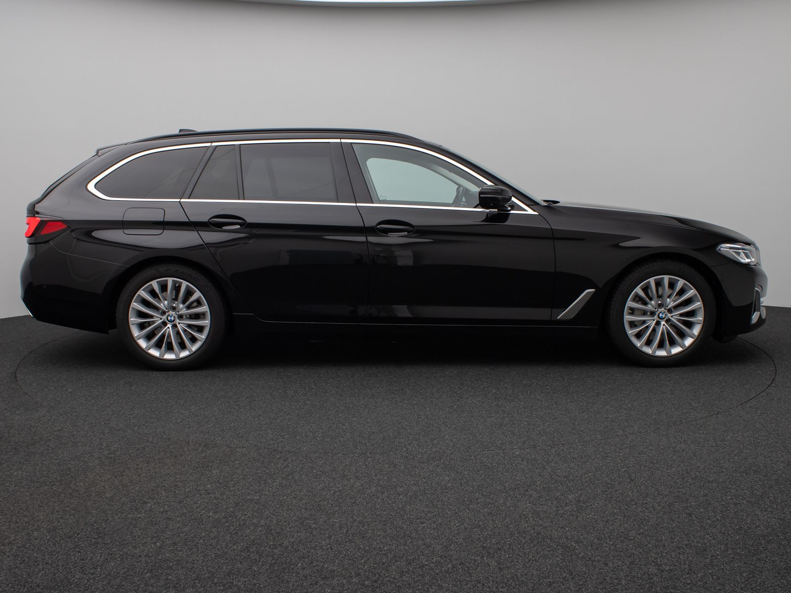 Fahrzeugabbildung BMW 530e xD LuxuryLine 360°Laser HUD DAB H/K ACC AHK