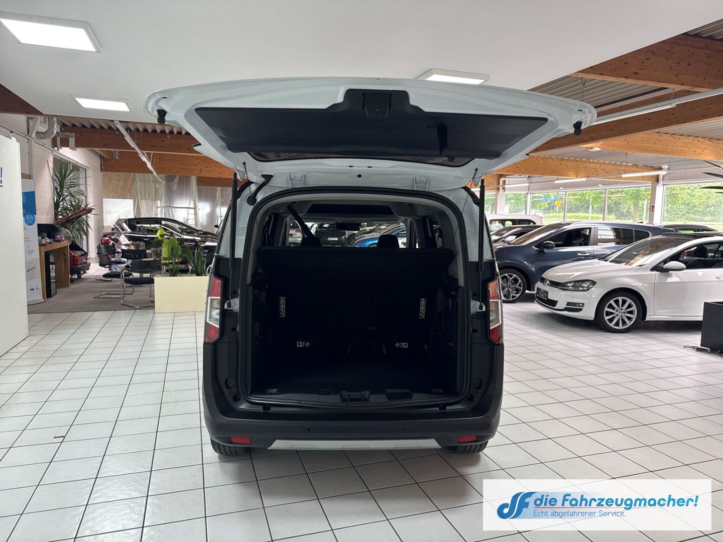 Fahrzeugabbildung Ford Tourneo Courier Active Navi ACC Klimaautom DAB S