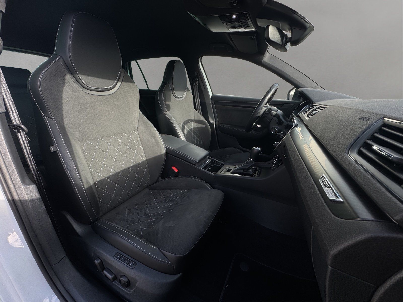 Fahrzeugabbildung SKODA Superb Combi 2.0 TSI Sportline/AHK/ACC/KAMERA/