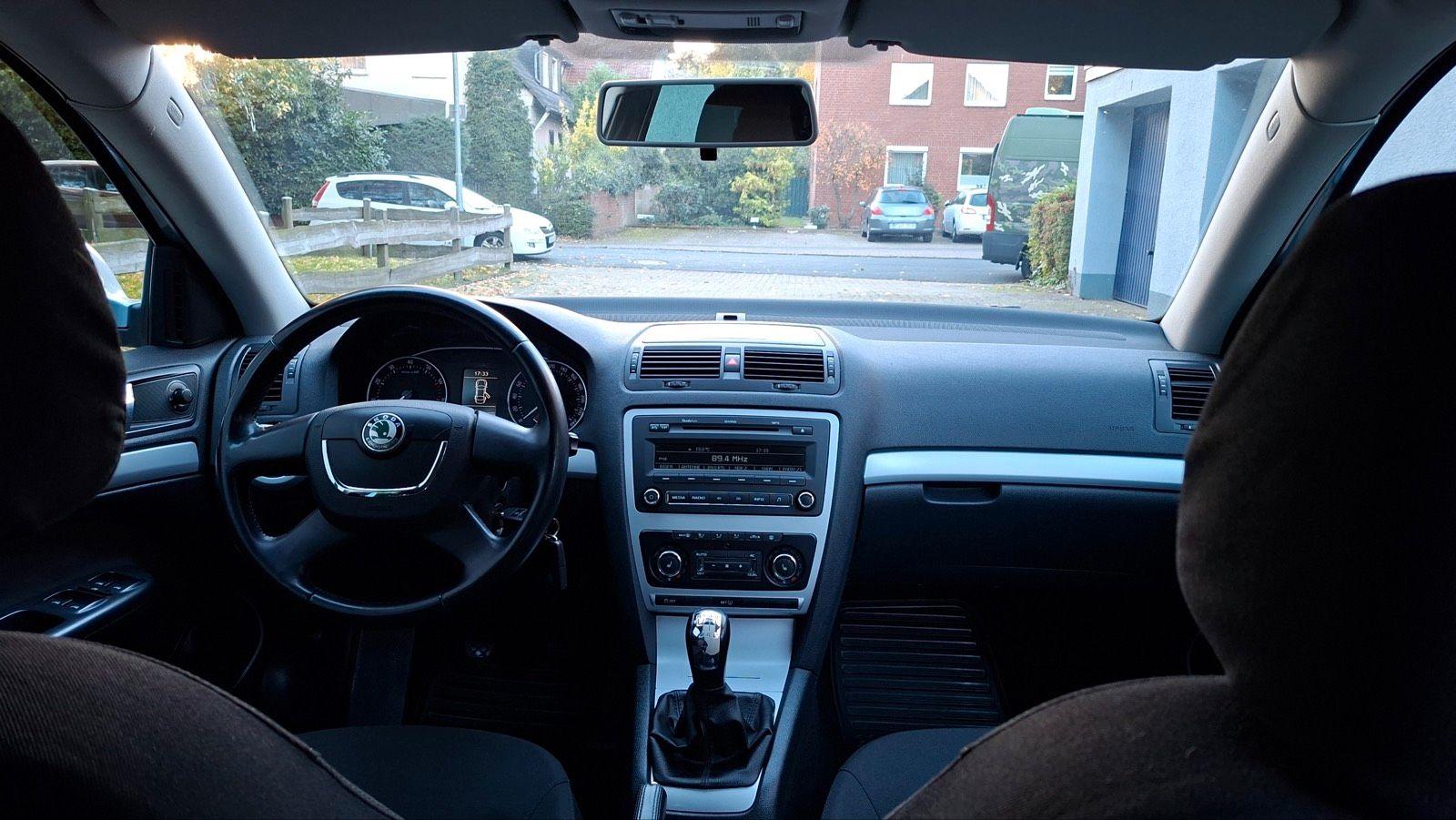 Skoda Octavia 2010 — photo 11