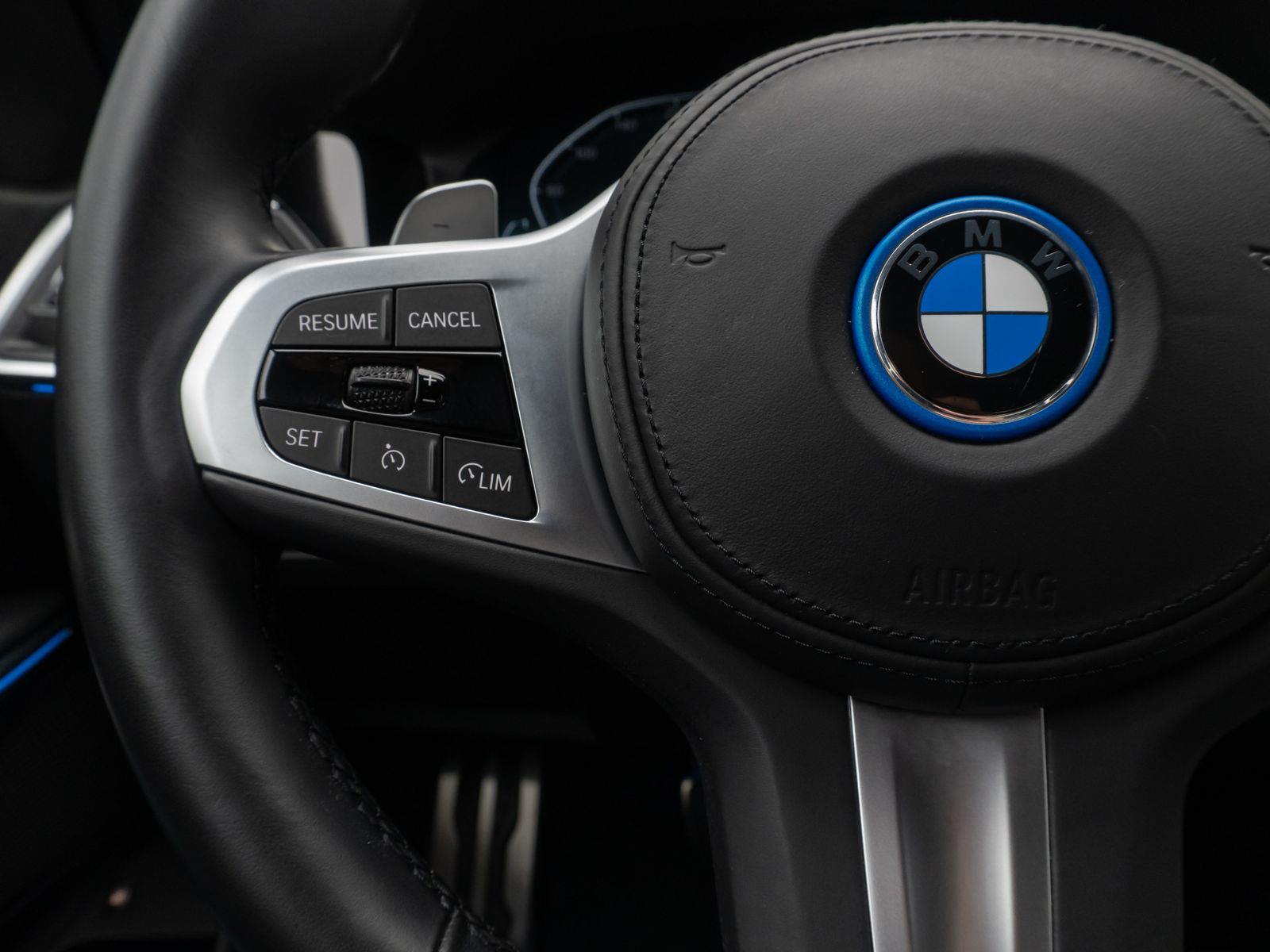 Fahrzeugabbildung BMW 320e M Sport Kamera DAB Alarm Parkassistenzsyst