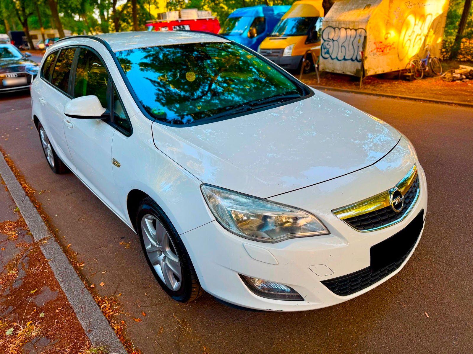 Opel Astra 2010 — photo 8
